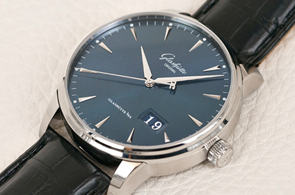格拉苏蒂原创独特的偏心月相手表回收多少钱？