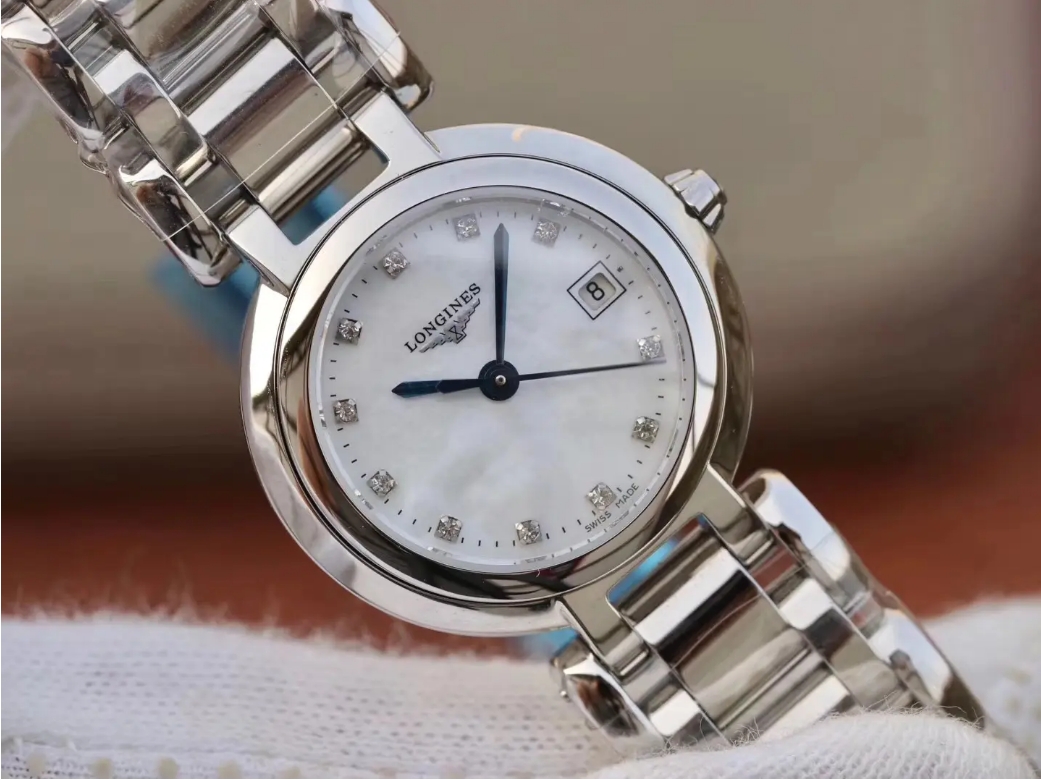 保存完好的浪琴表心月手表回收价格是多少？